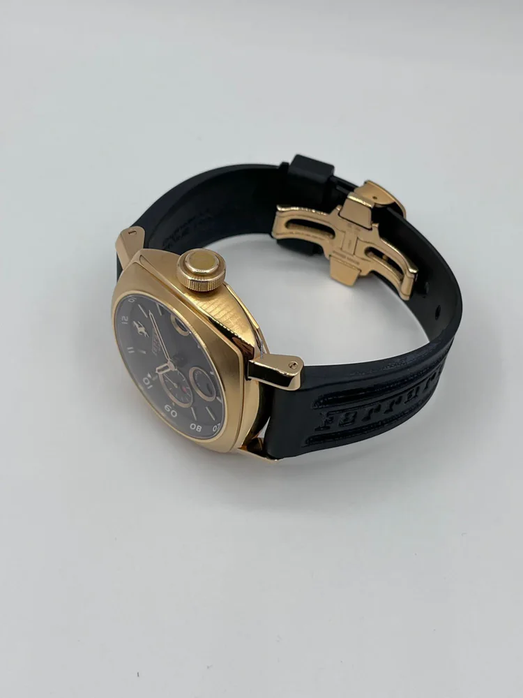 Panerai Ferrari 8 Days Ferrari Gmt FULL SET + Aditional Ferrari leather strap.